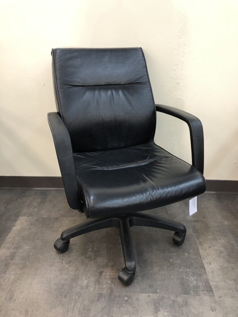 Pre-Owned, Via Conference Chair, Leather