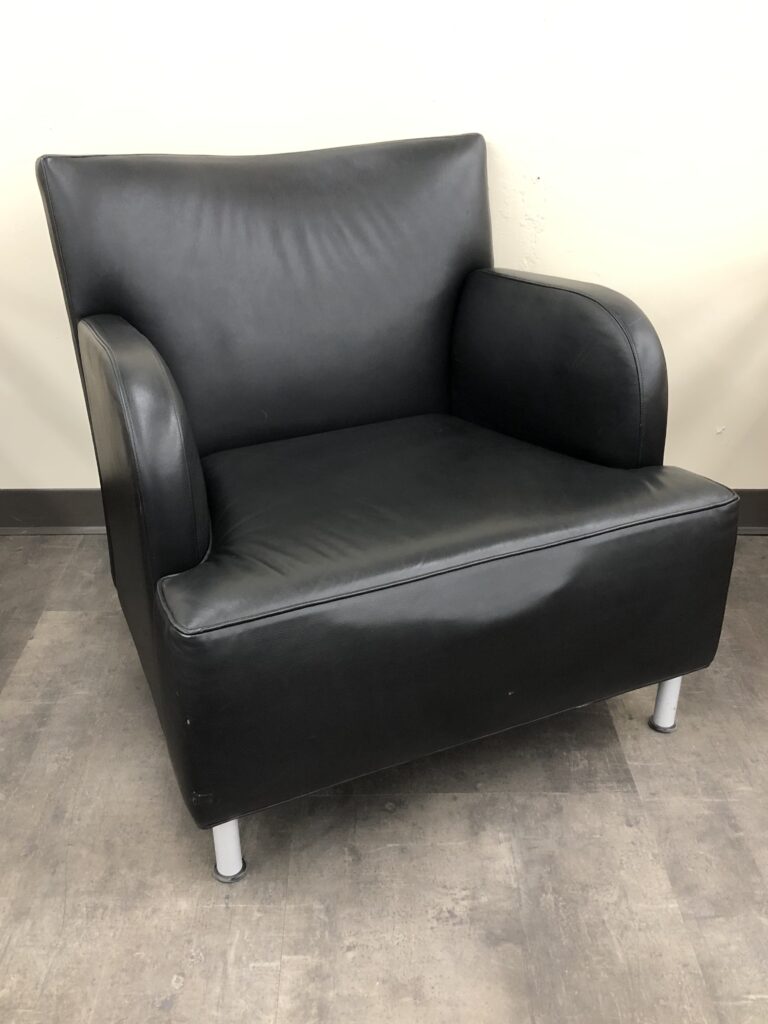 Pre-Owned, Kielhauer Black Leather Lounge chair