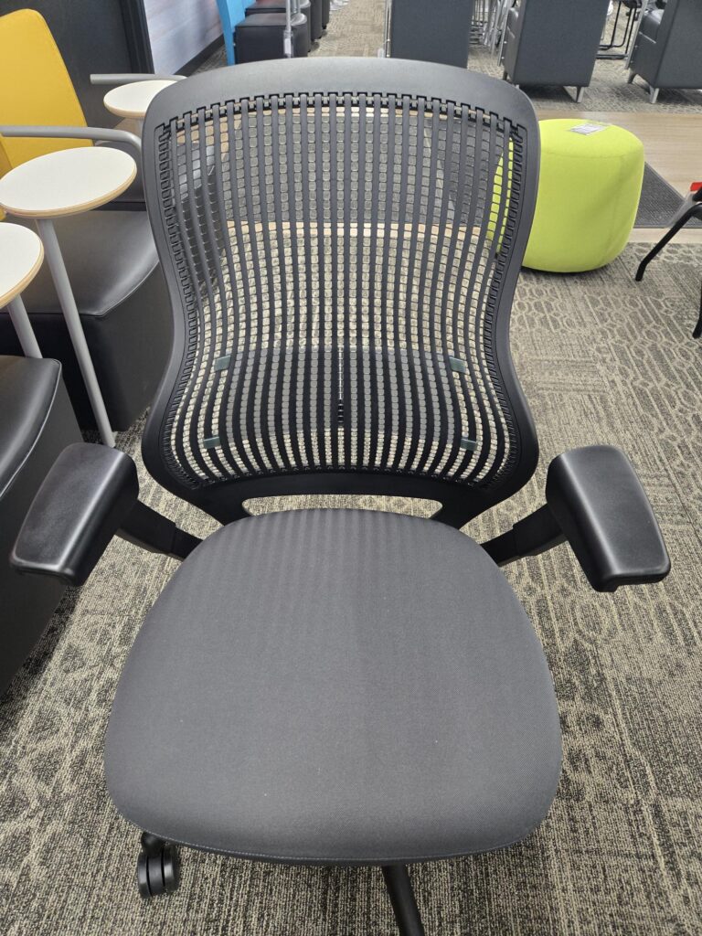 Pre-Owned Knoll Regeneration Chair