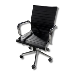 Pre-Owned Black Padded Leather Conference Chair with Chrome Base